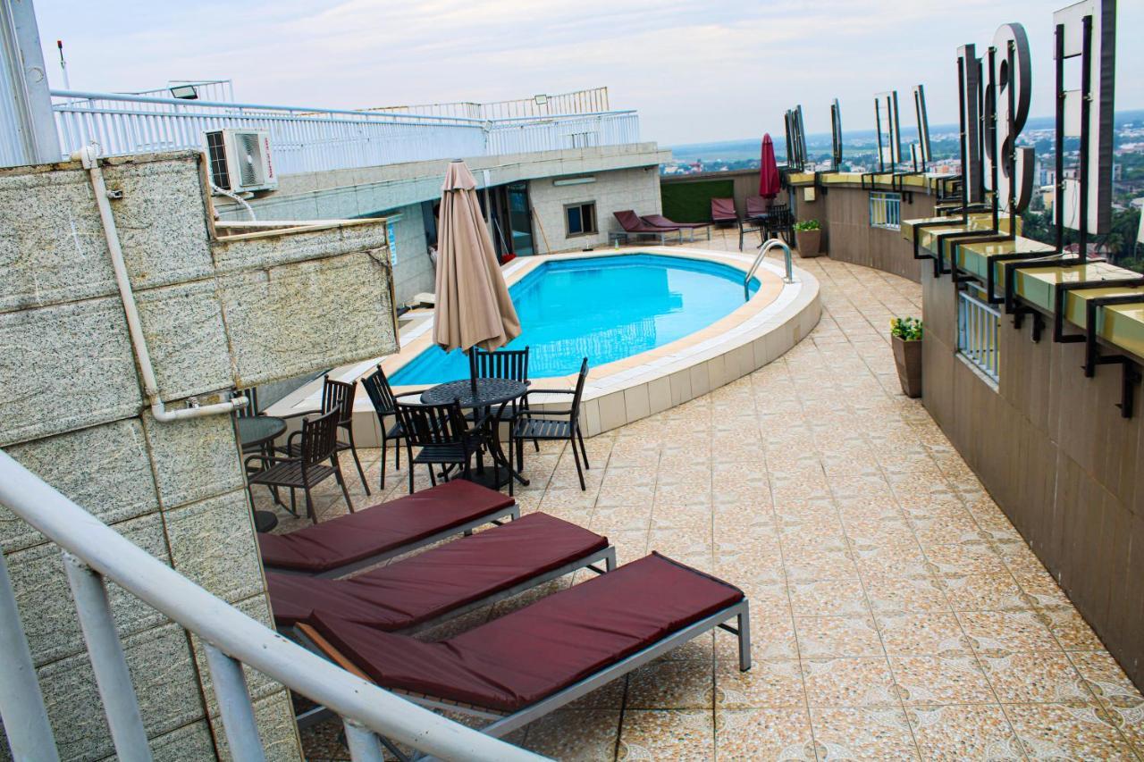 Residence Le Carat Bonapriso Douala Buitenkant foto