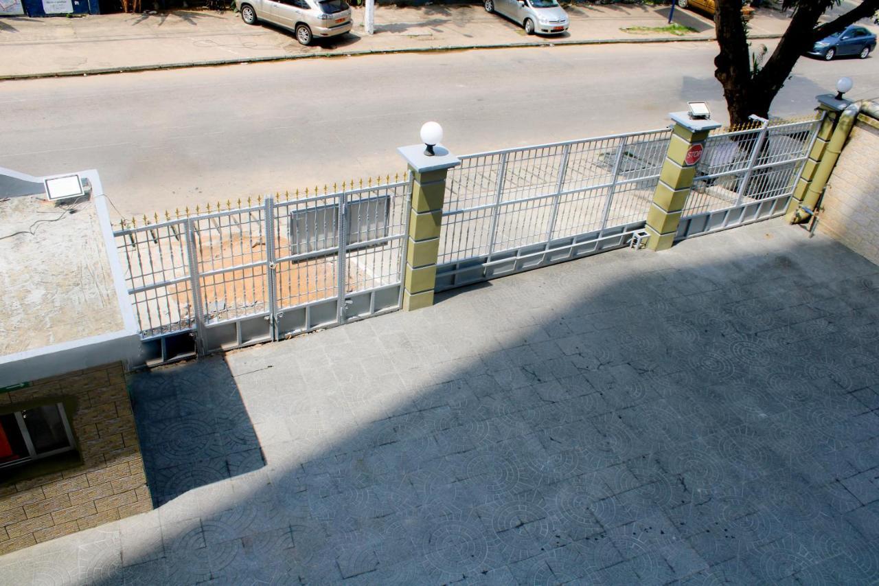 Residence Le Carat Bonapriso Douala Buitenkant foto