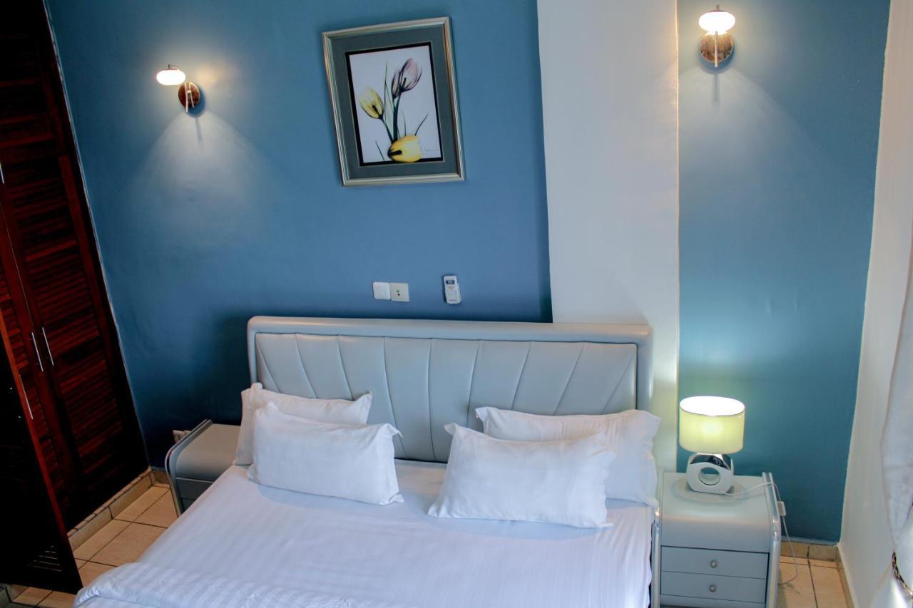 Residence Le Carat Bonapriso Douala Buitenkant foto