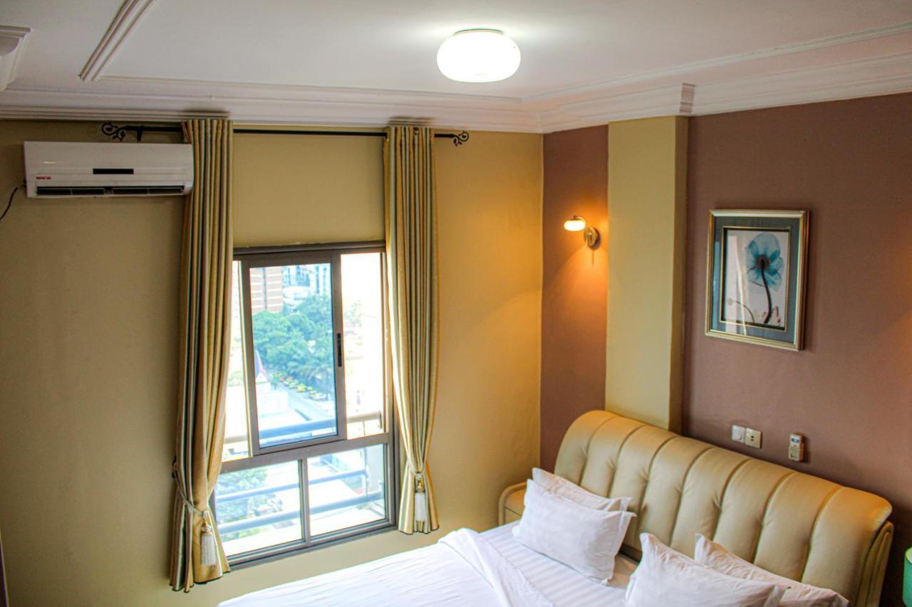 Residence Le Carat Bonapriso Douala Buitenkant foto