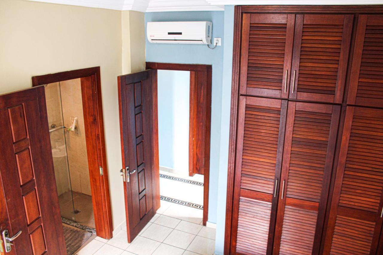 Residence Le Carat Bonapriso Douala Buitenkant foto