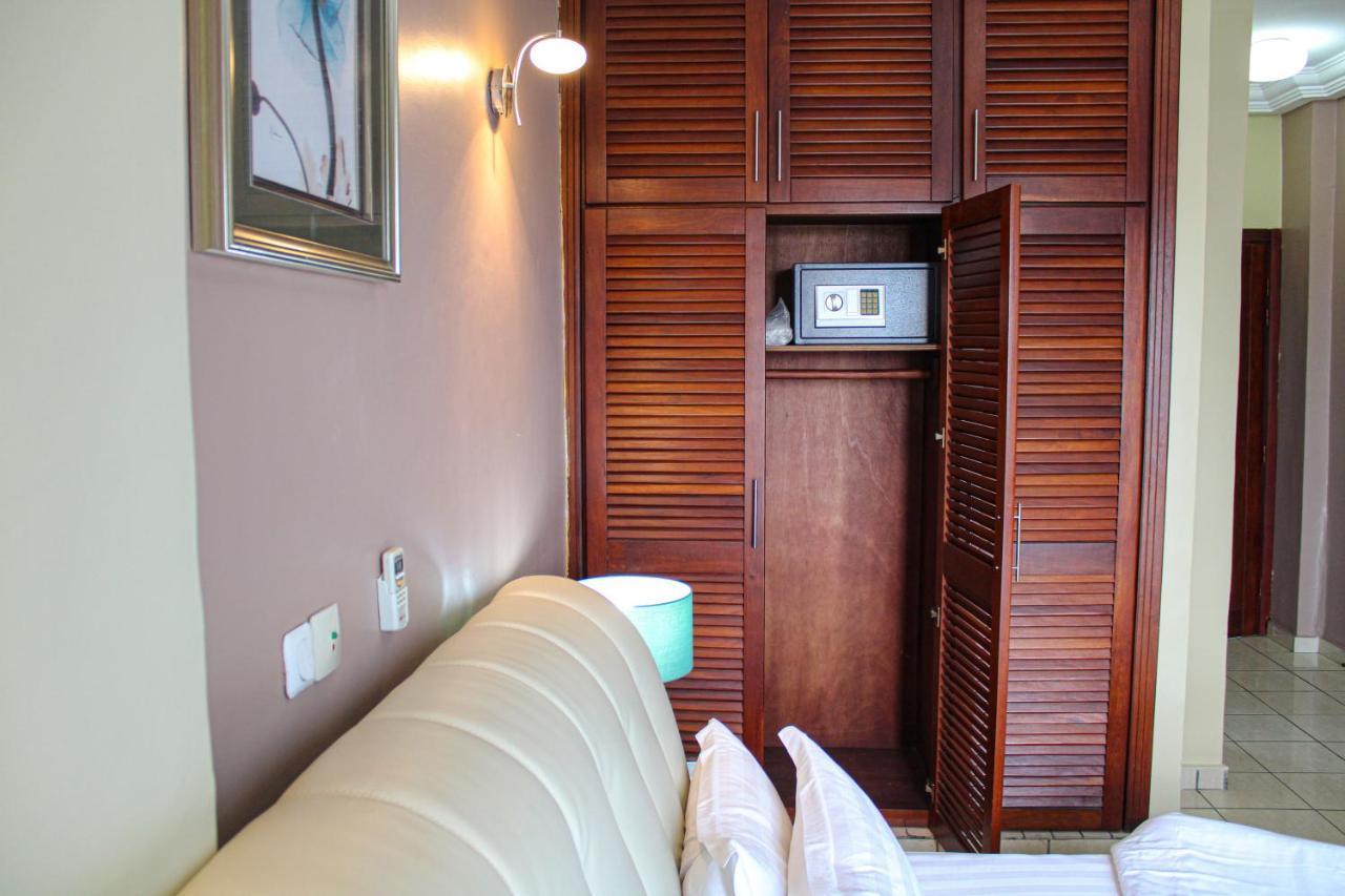 Residence Le Carat Bonapriso Douala Buitenkant foto