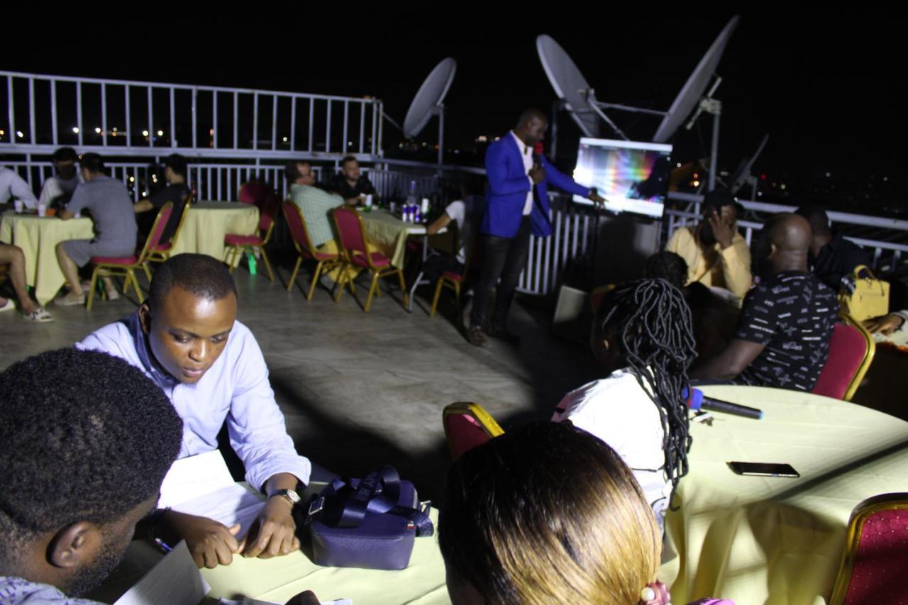 Residence Le Carat Bonapriso Douala Buitenkant foto