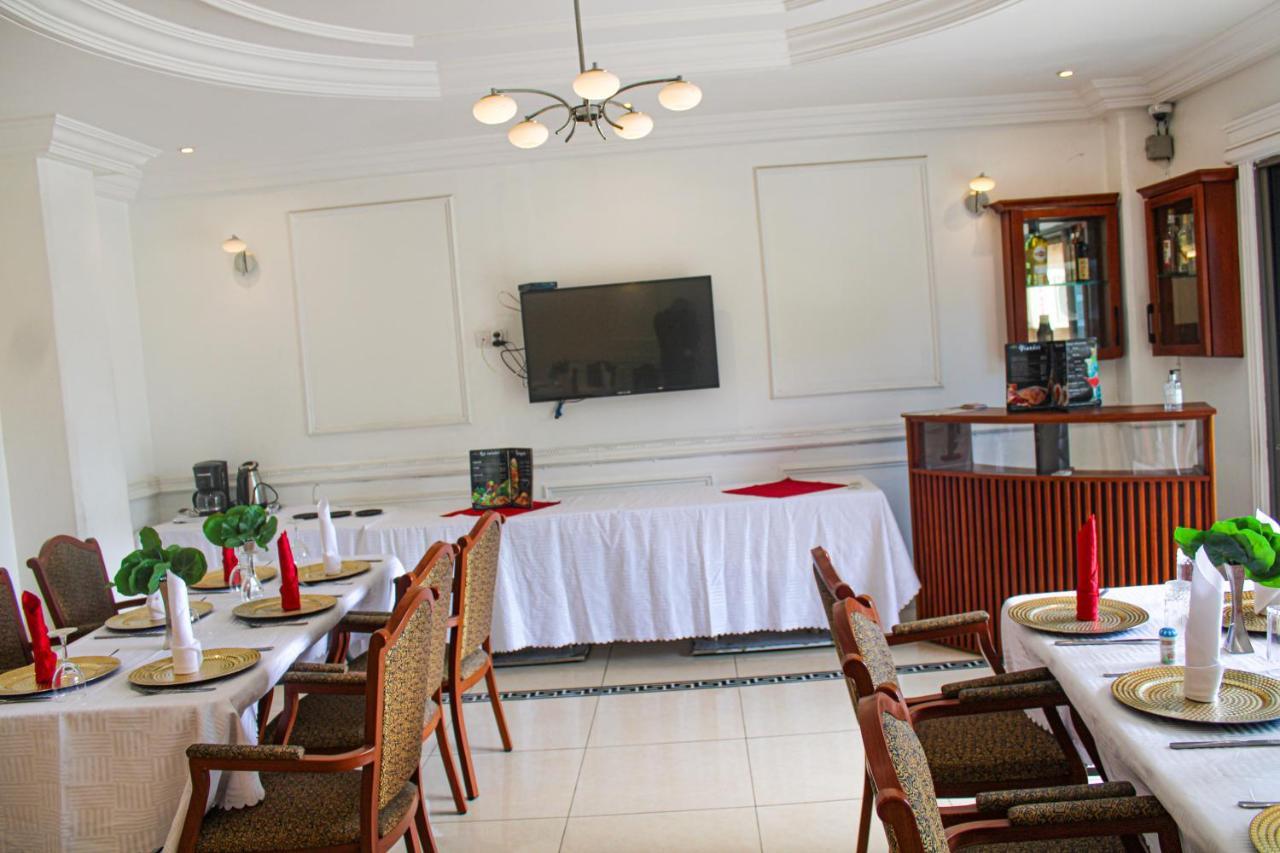 Residence Le Carat Bonapriso Douala Buitenkant foto