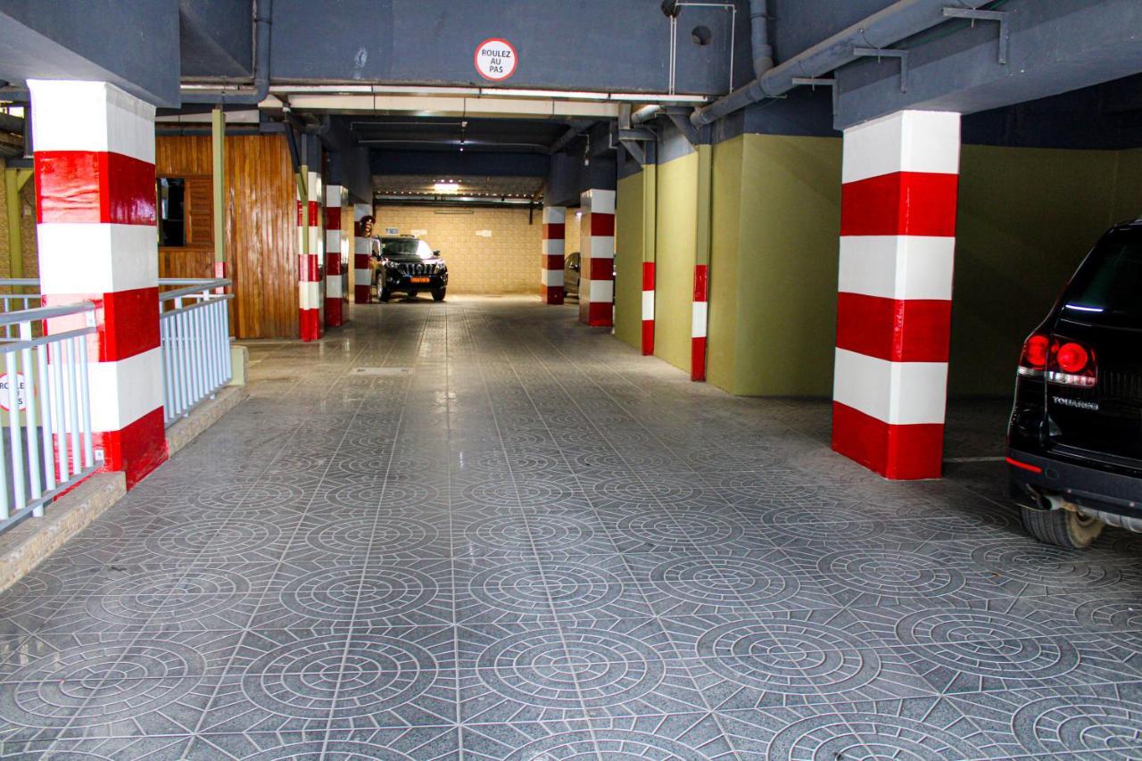 Residence Le Carat Bonapriso Douala Buitenkant foto
