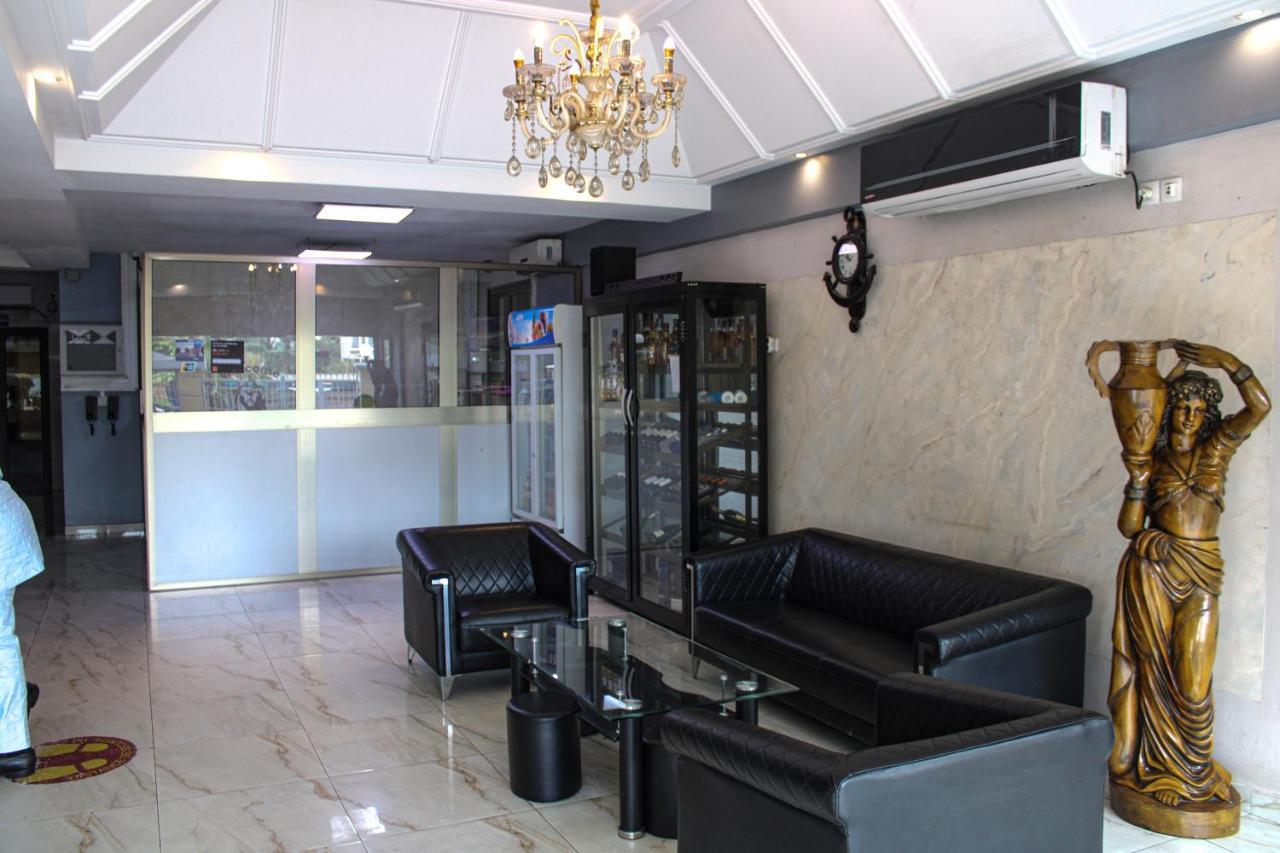 Residence Le Carat Bonapriso Douala Buitenkant foto