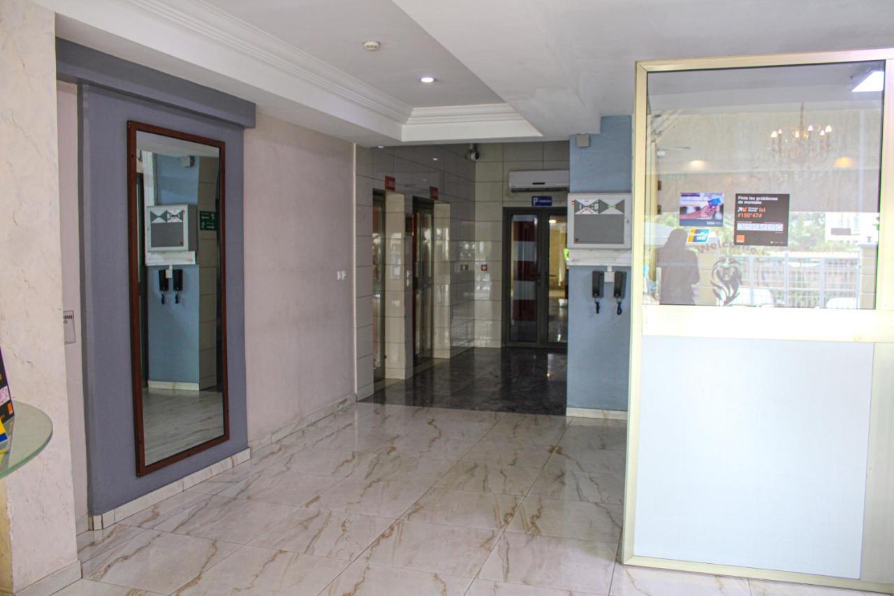 Residence Le Carat Bonapriso Douala Buitenkant foto
