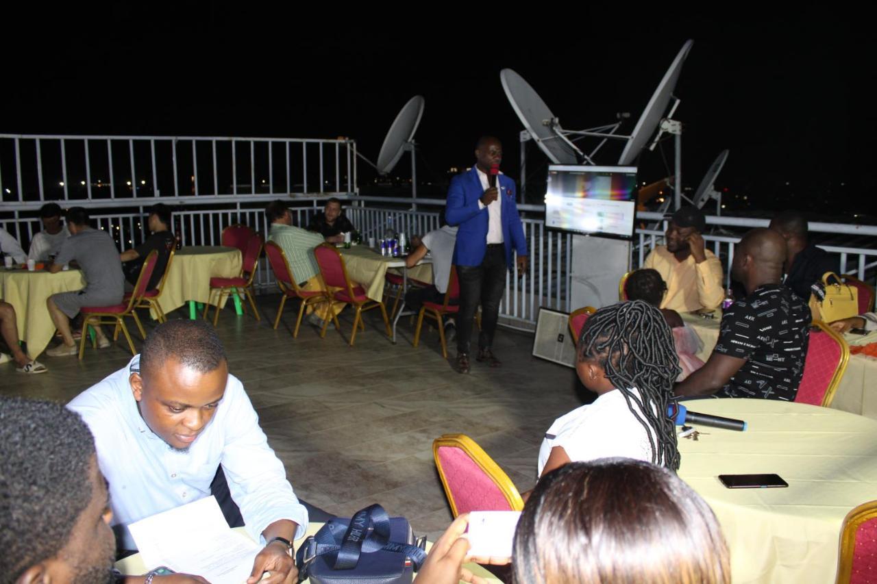 Residence Le Carat Bonapriso Douala Buitenkant foto