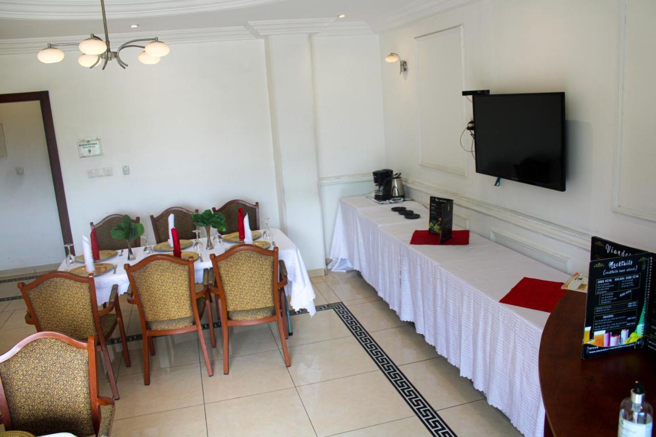 Residence Le Carat Bonapriso Douala Buitenkant foto