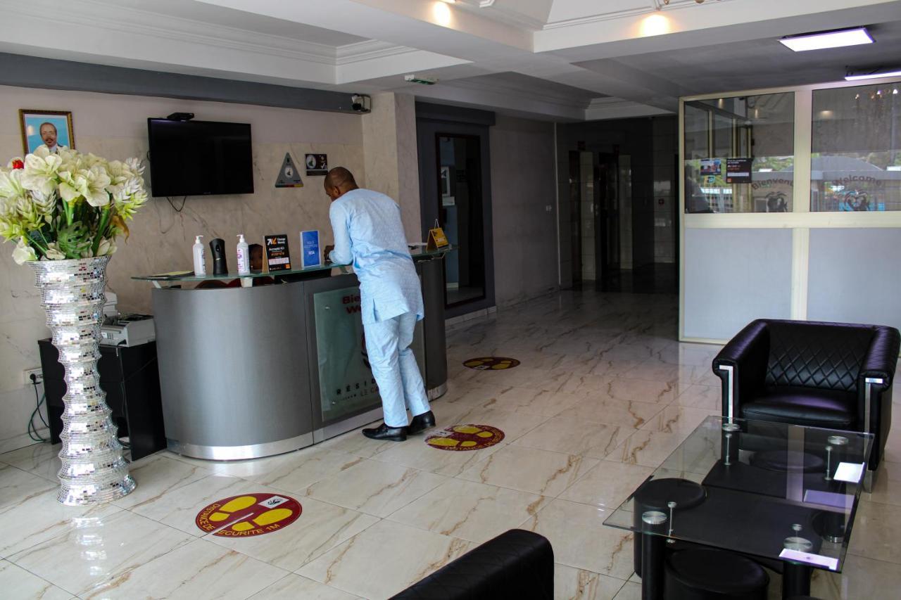Residence Le Carat Bonapriso Douala Buitenkant foto