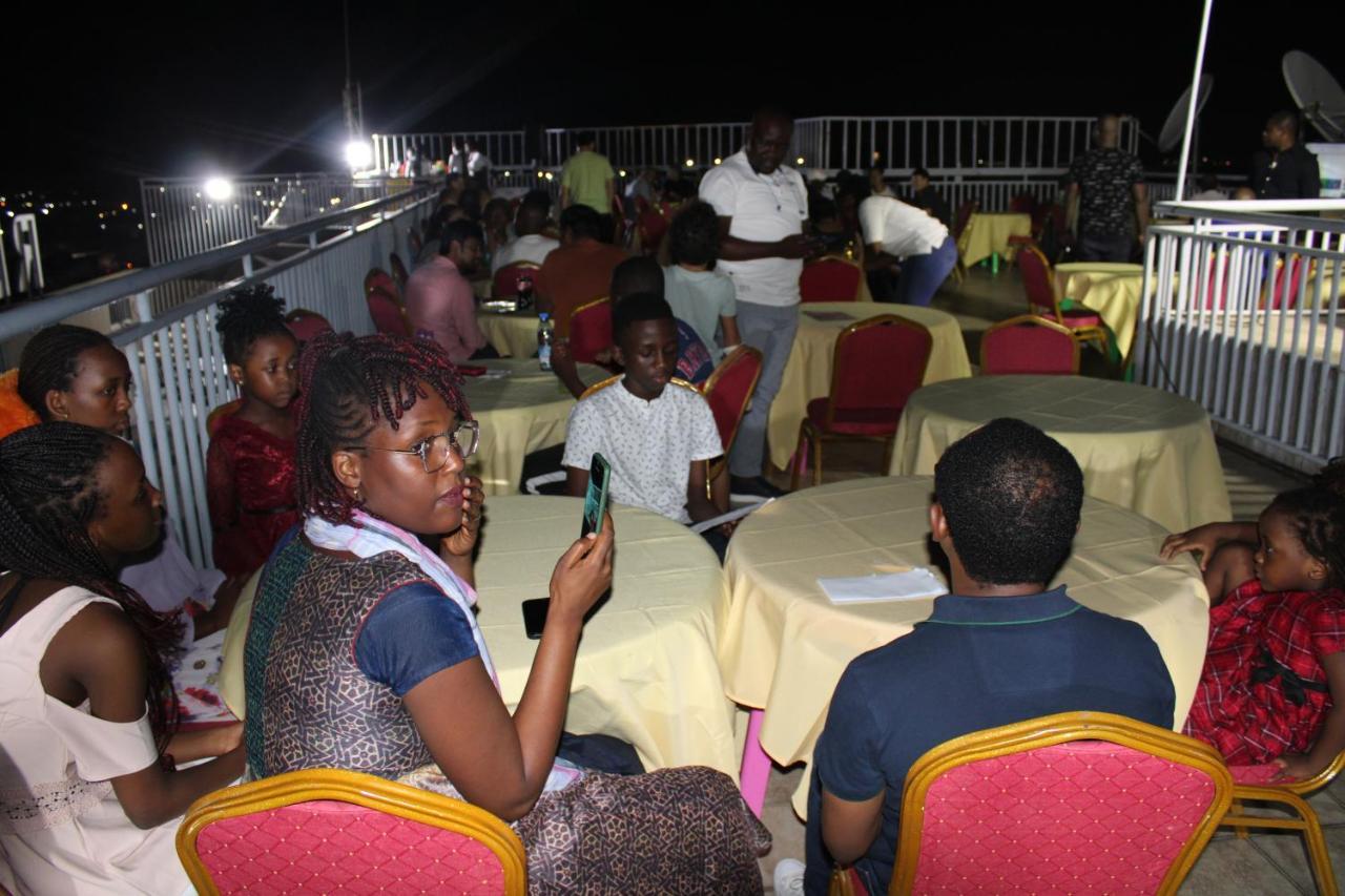 Residence Le Carat Bonapriso Douala Buitenkant foto