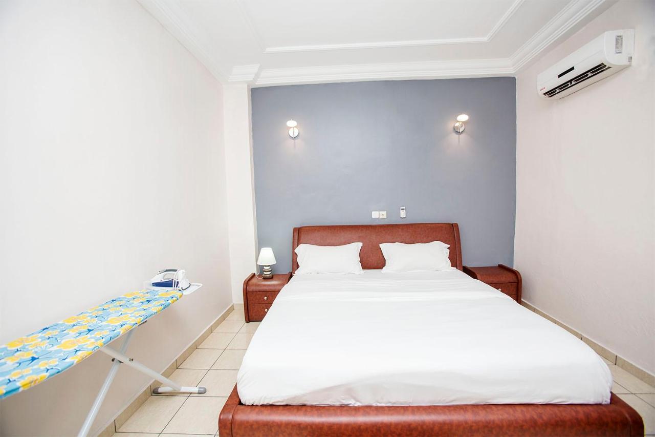 Residence Le Carat Bonapriso Douala Buitenkant foto